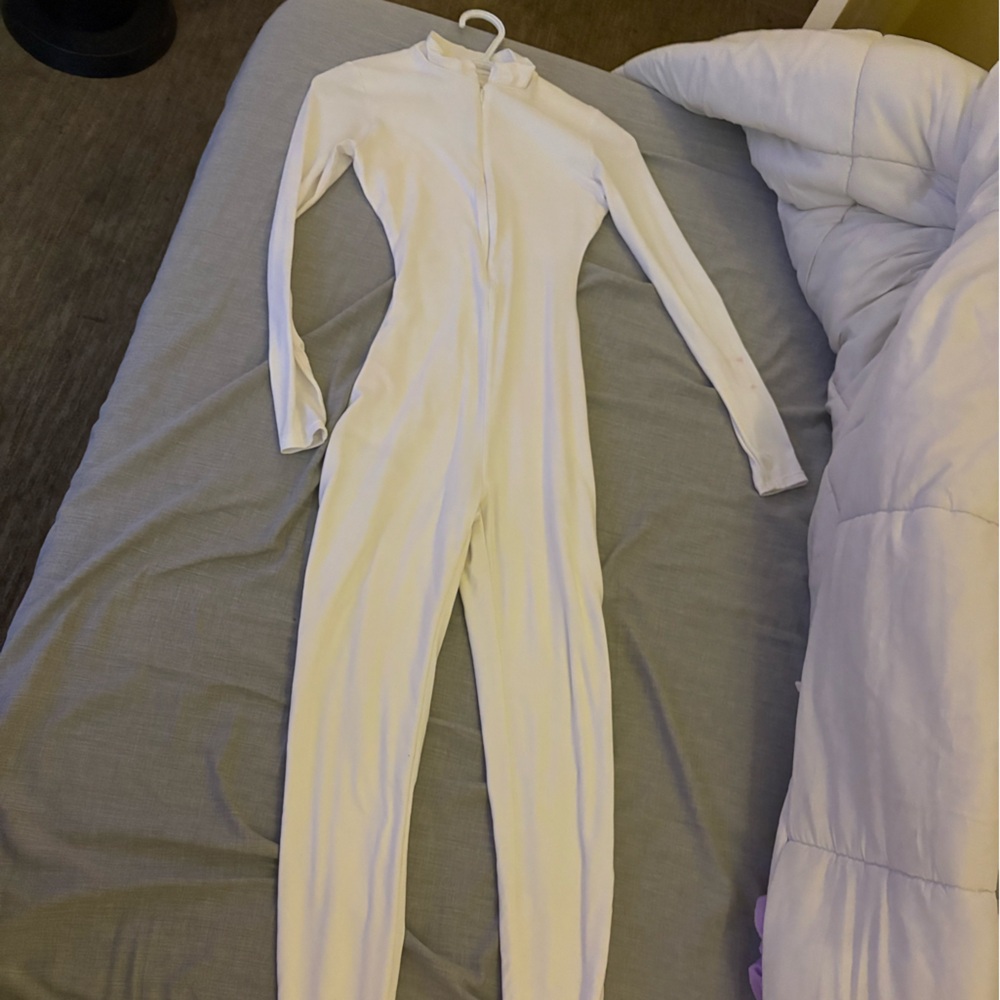 Chic White Long-Sleeve Jumpsuit with Bodycon Fit